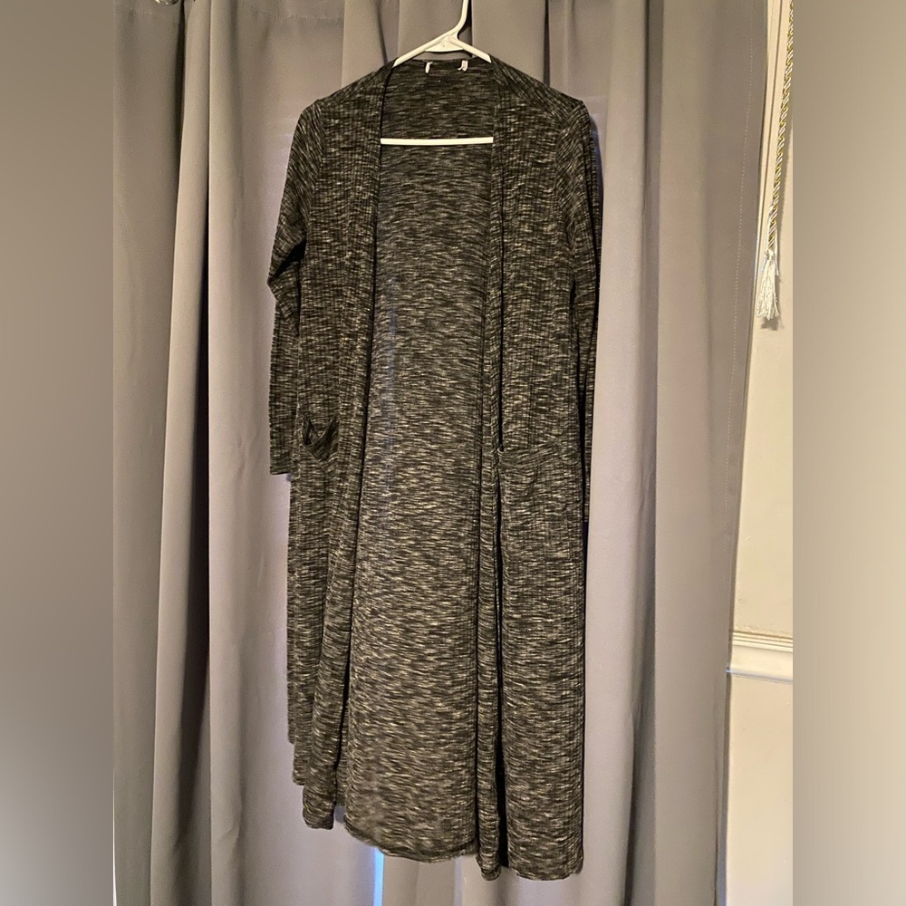 Lularoe Sarah long sweater with pockets, salt and pepper color pattern.